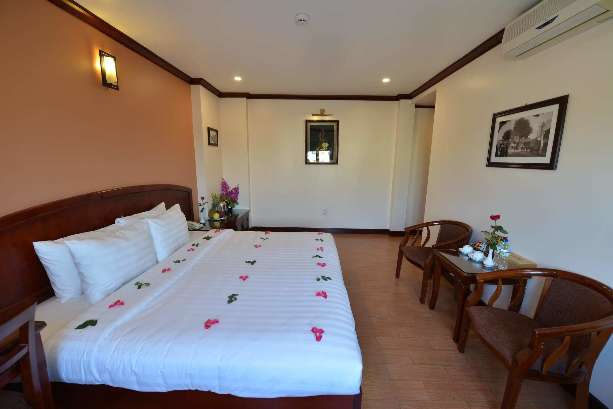 Фото Blue Ha Noi Inn Legend Hotel