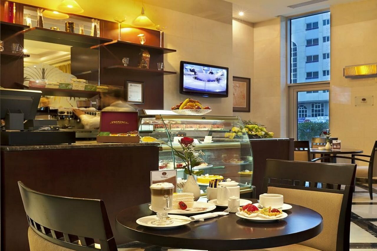 Фото Al Manzel Hotel Apartments