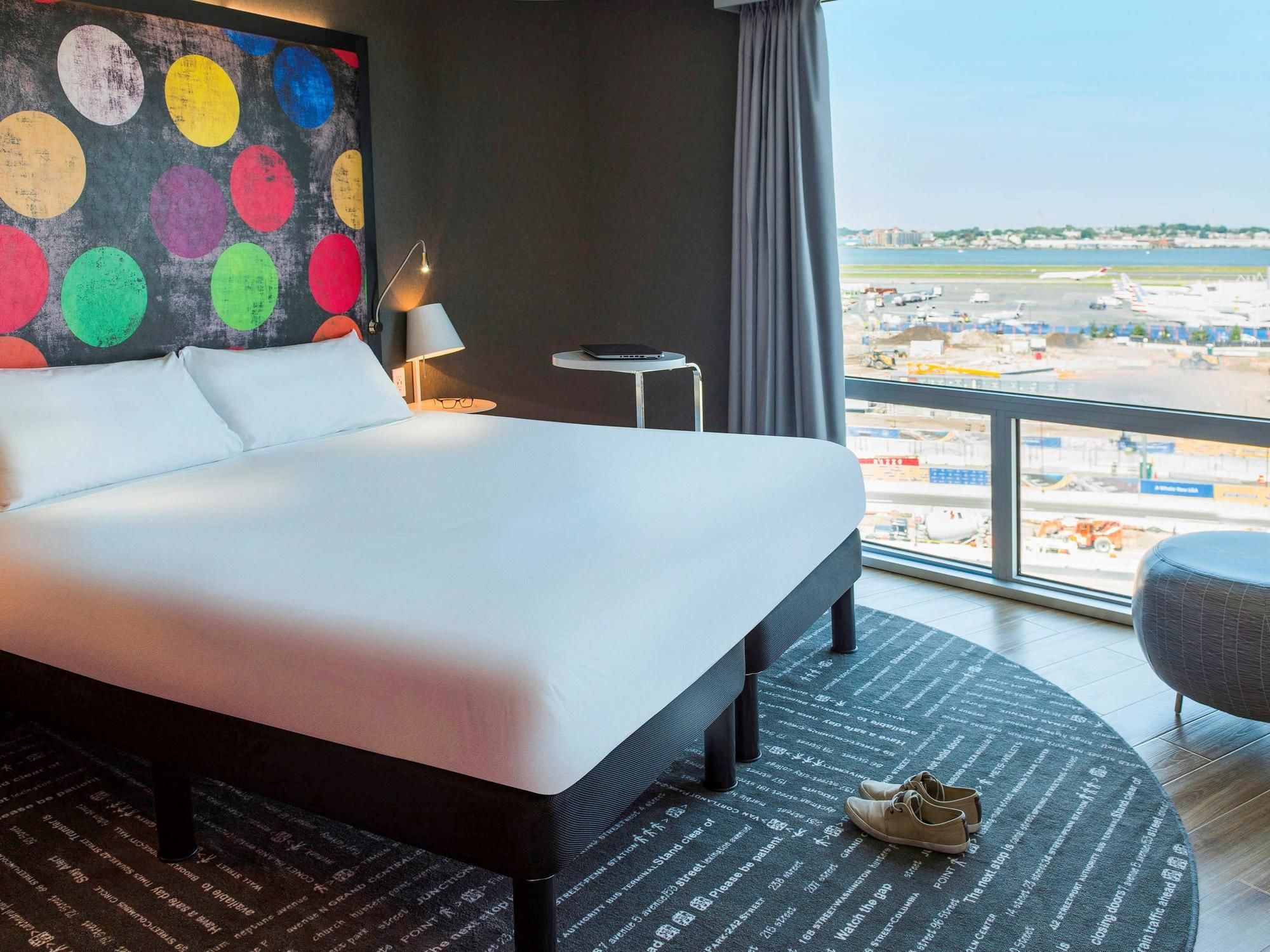 Фото Ibis Styles New York Laguardia Airport