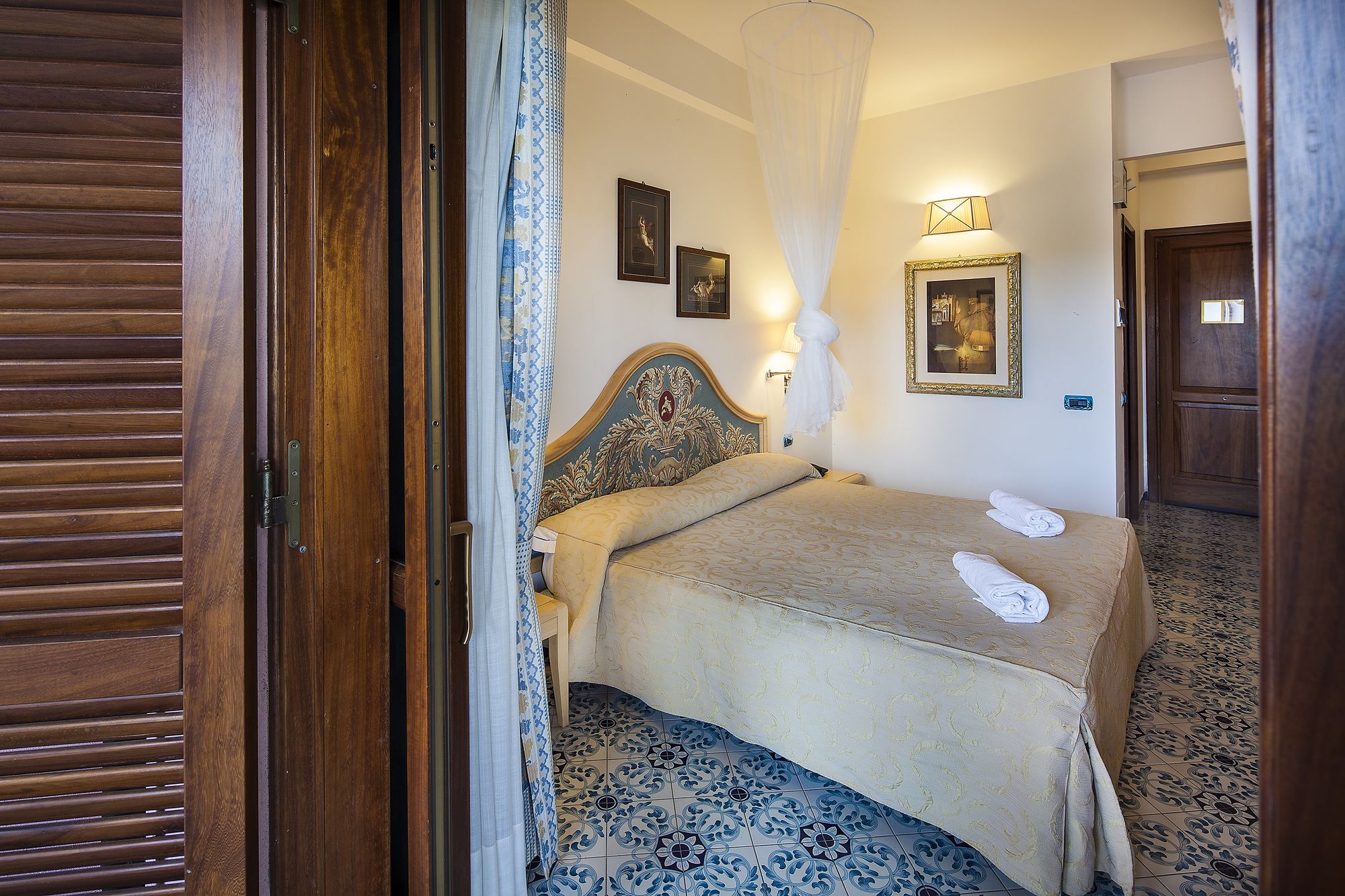 Фото Hotel Eros
