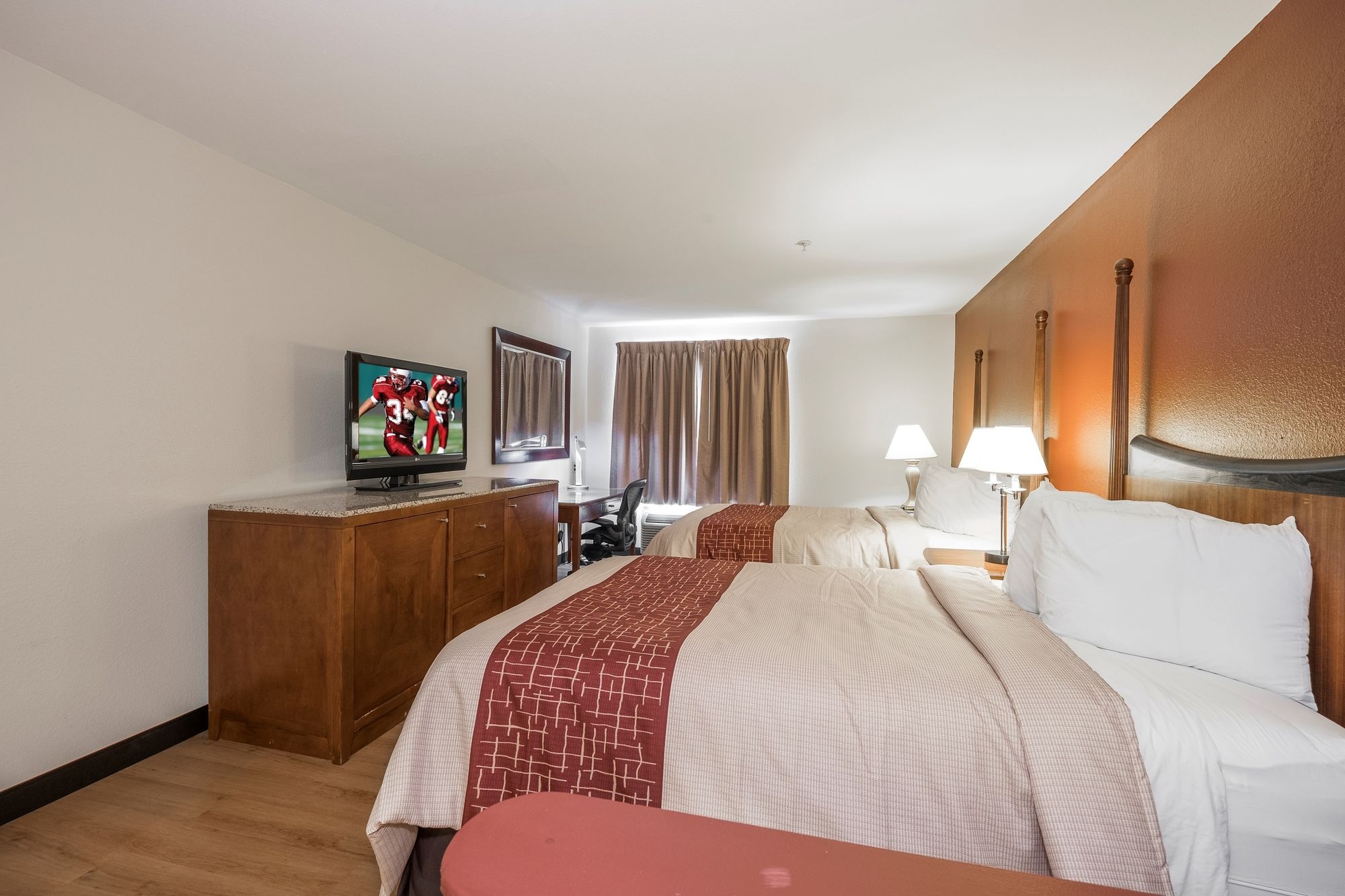 Фото Red Roof Inn & Suites Biloxi