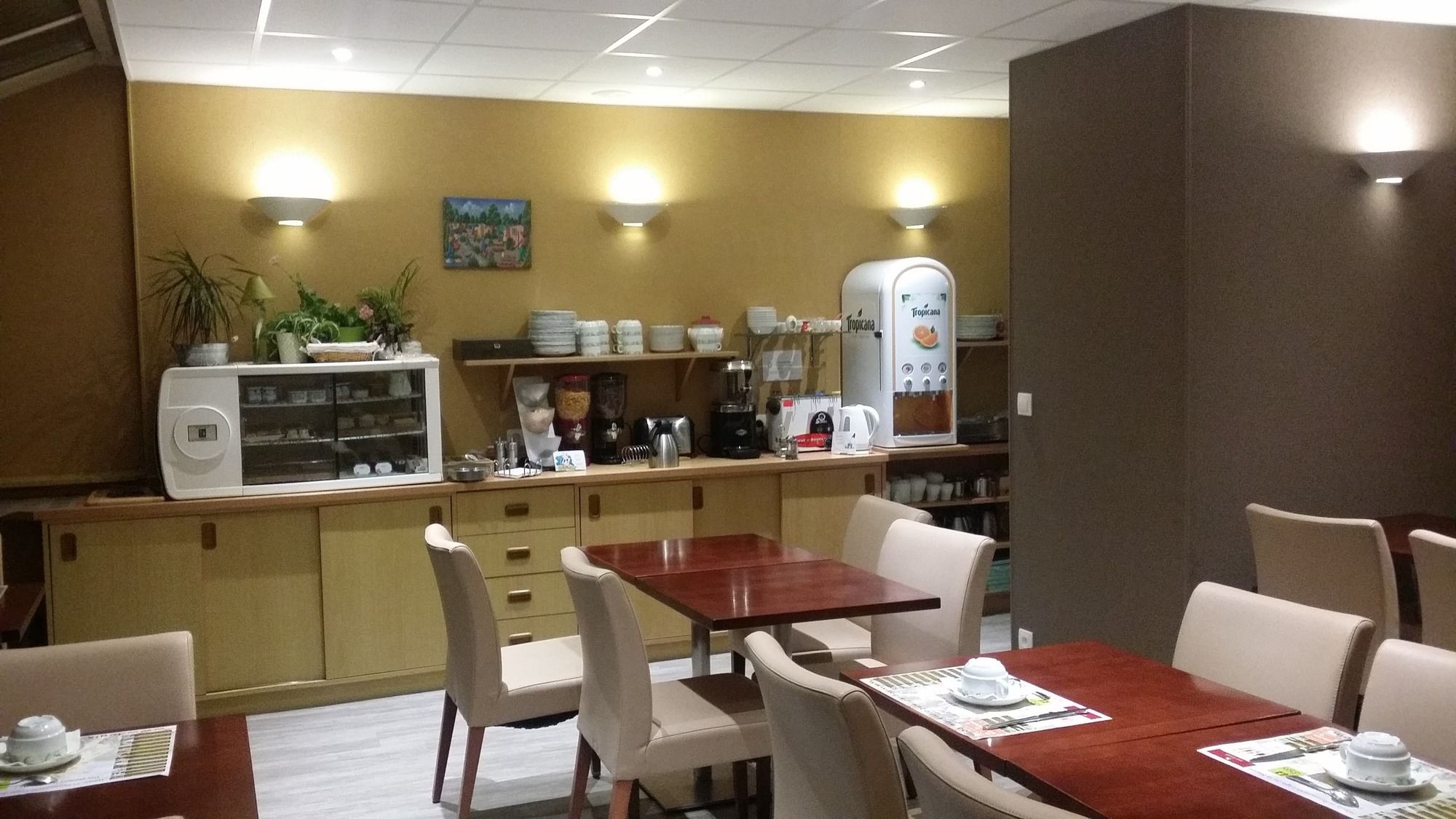 Фото Logis Hôtel Au Tambour