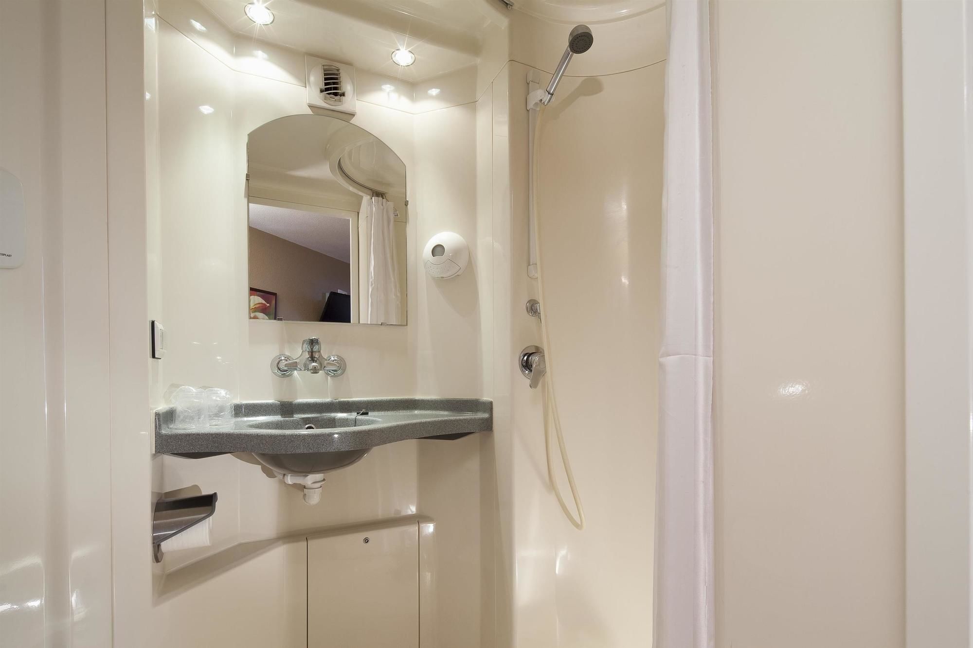 Фото Première Classe Paris Ouest - Gennevilliers Barbanniers