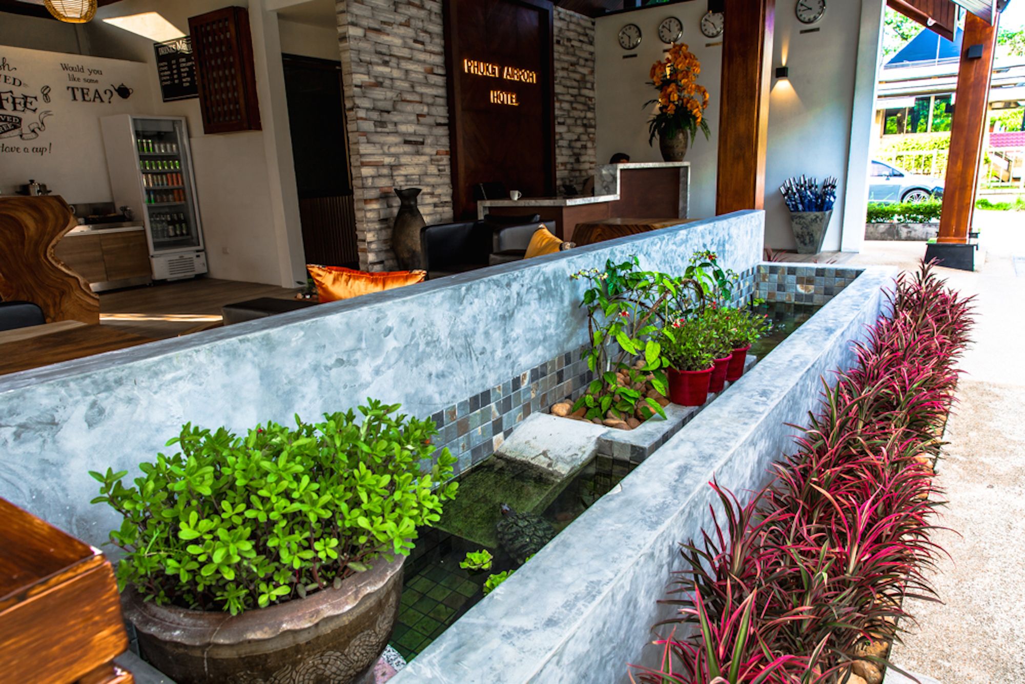 Фото Phuket Airport Hotel