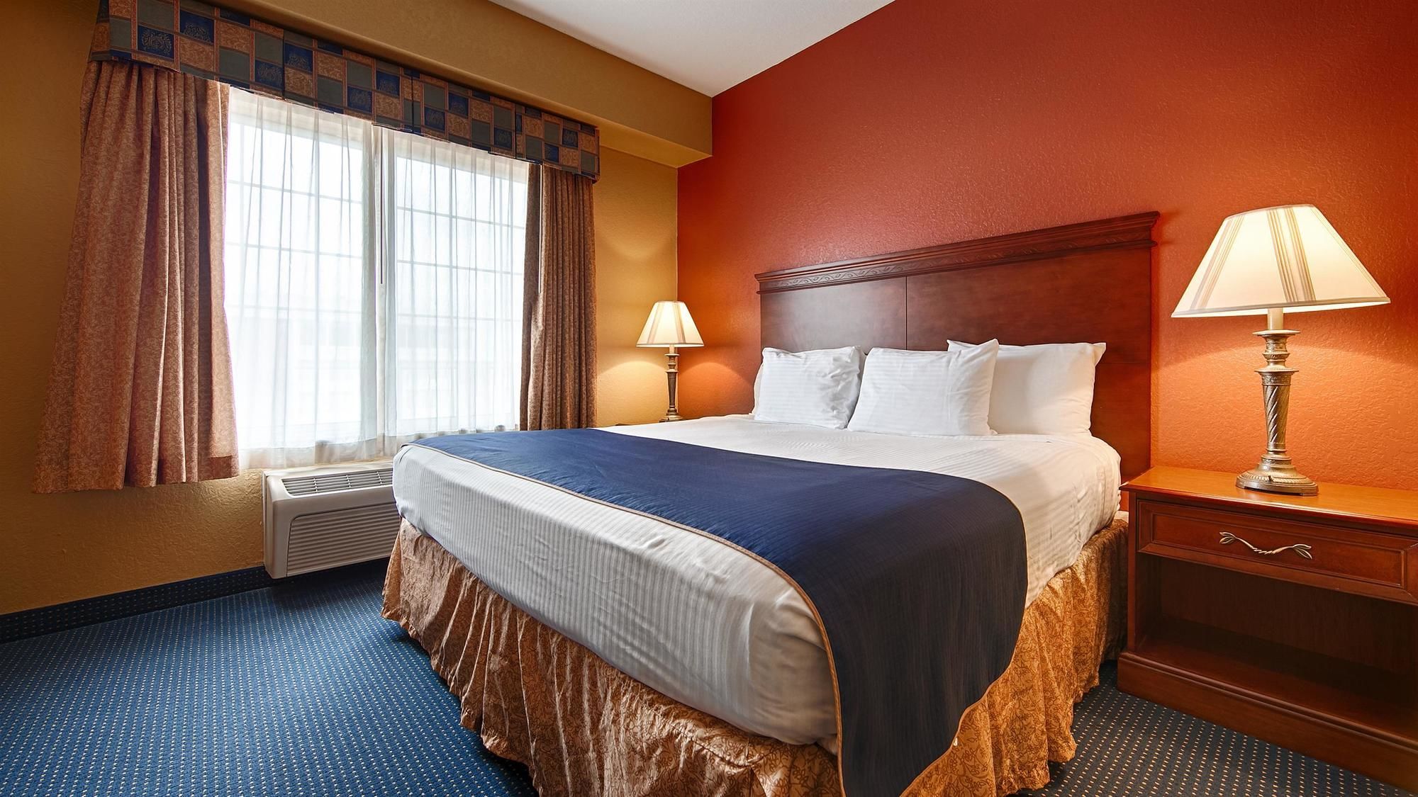 Фото Best Western Executive Inn & Suites