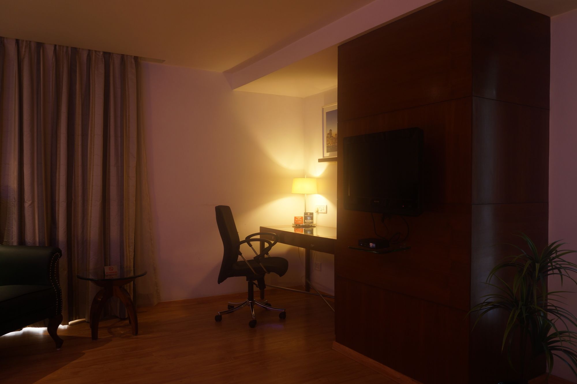 Фото Sfo Hotel and Suites