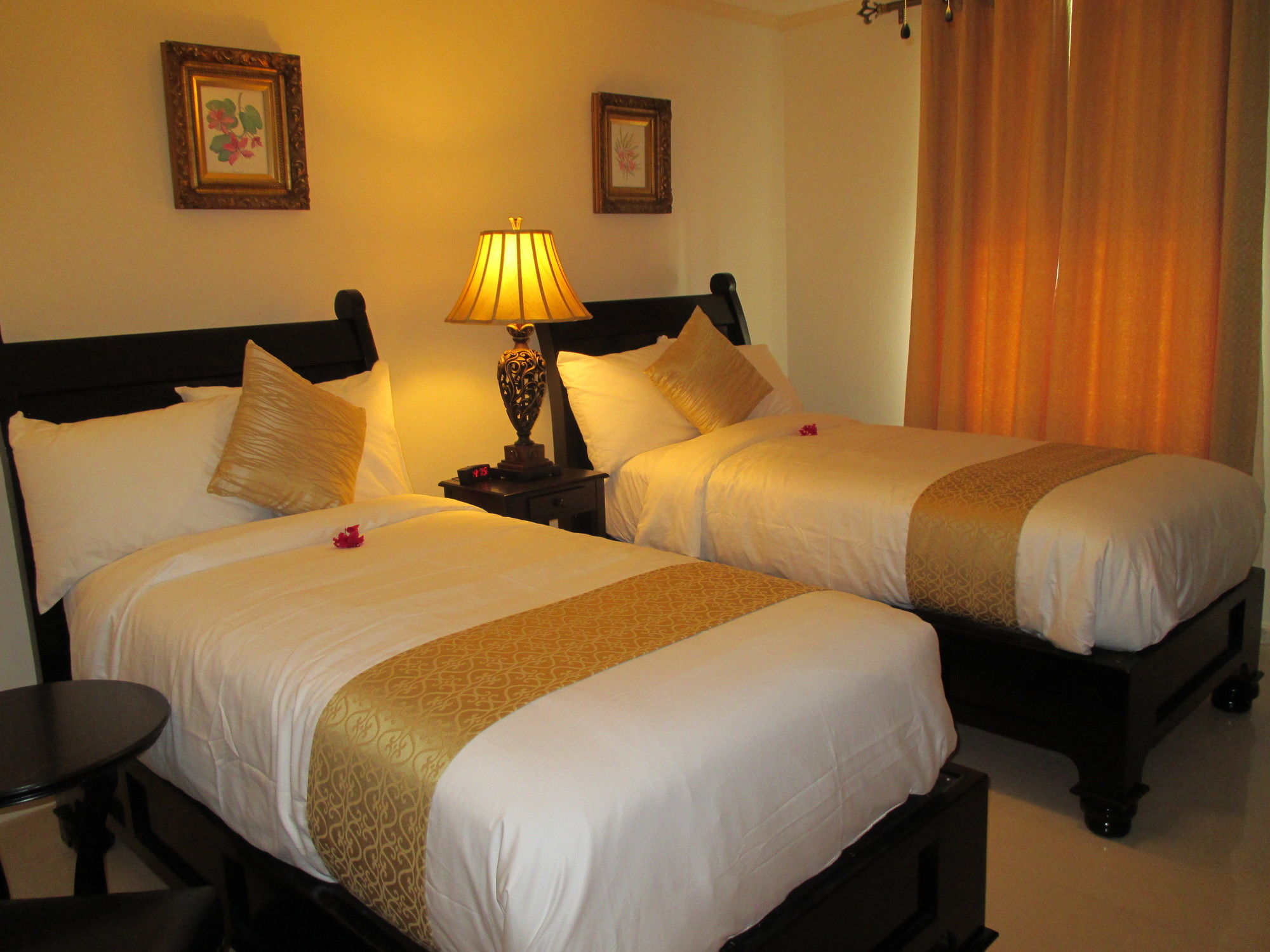 Фото Ocean West Boutique Hotel