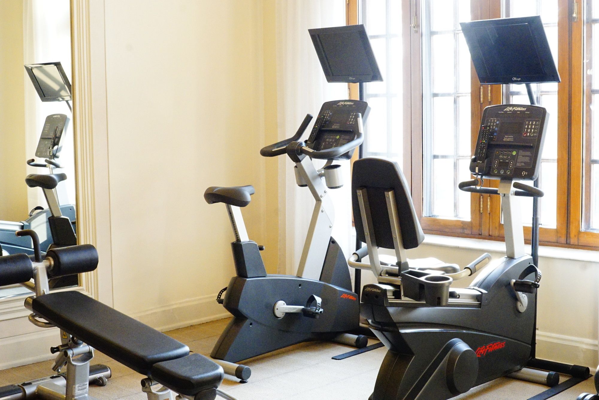 Фото The Oberoi Grand, Kolkata