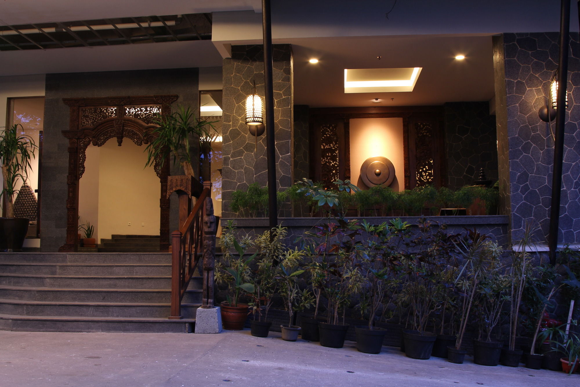 Фото Sukajadi Hotel and Gallery