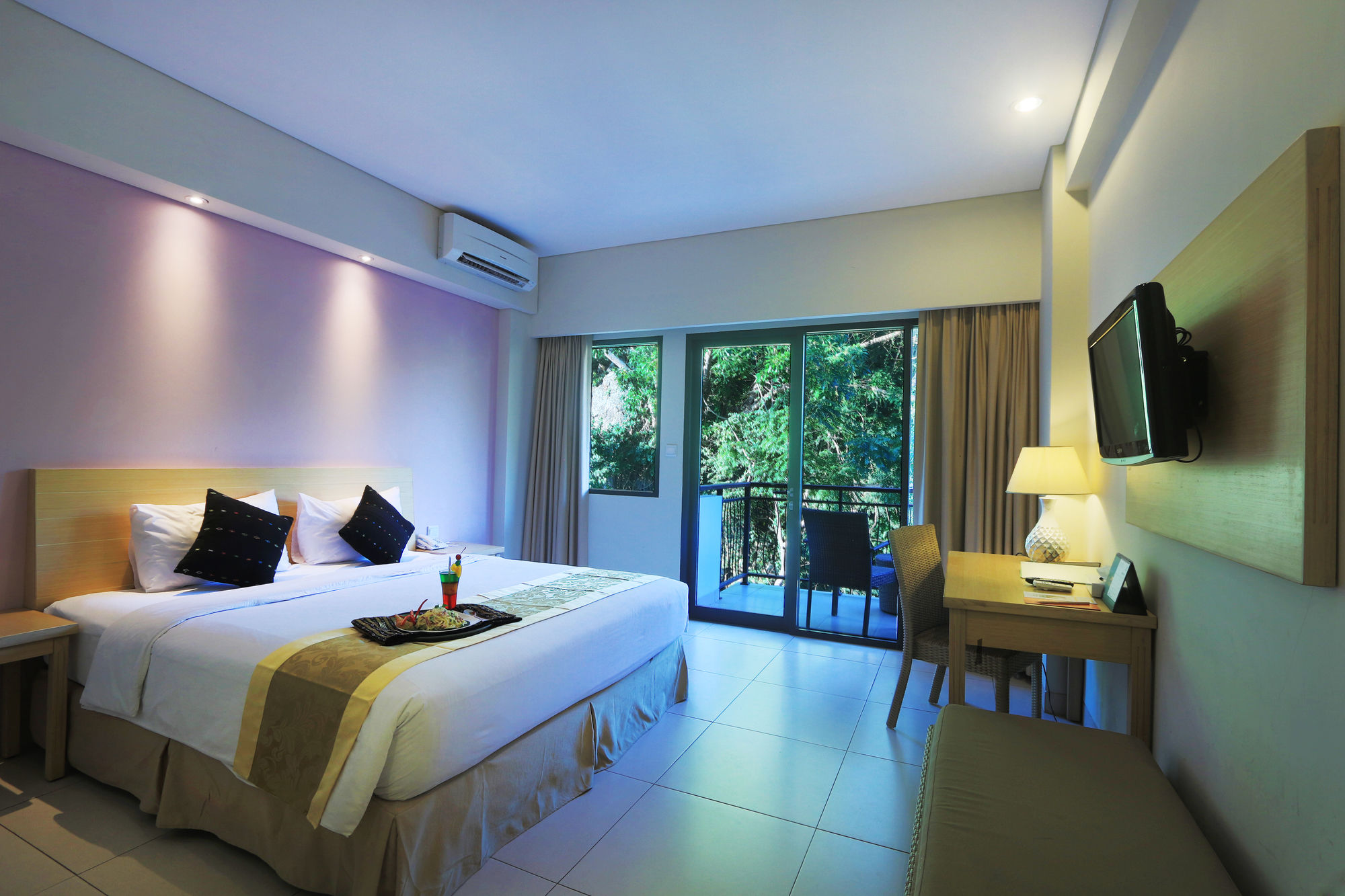 Фото Laprima Hotel Flores