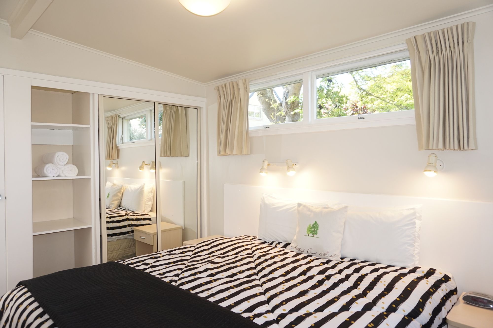 Фото Ashleigh Court Motel