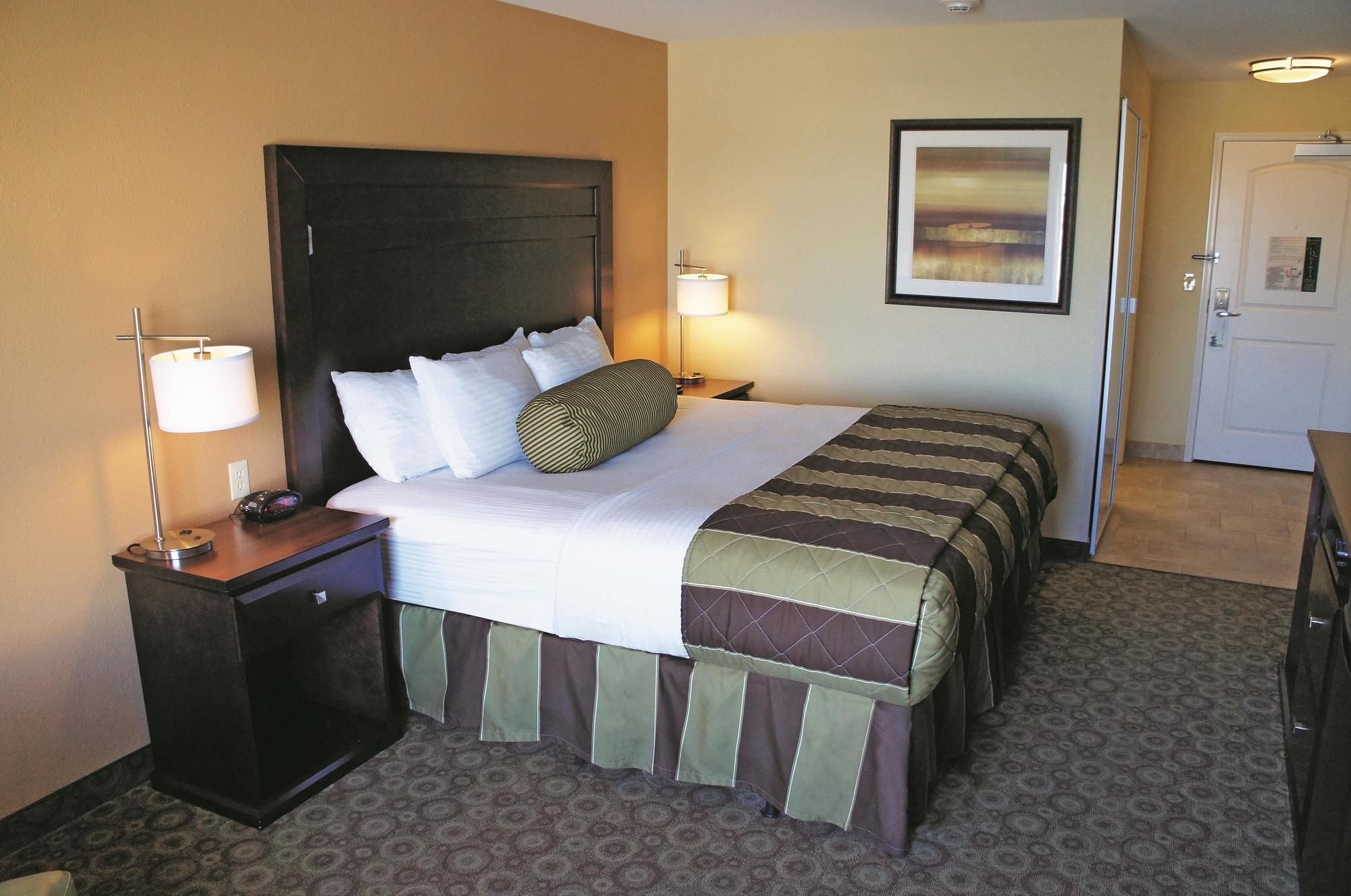 Фото Highland Suites