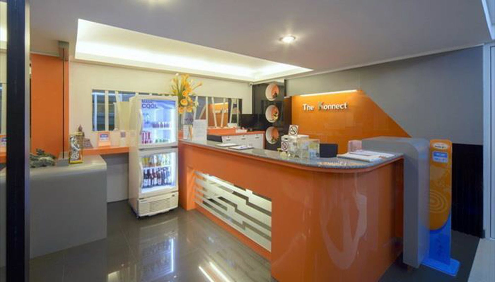 Фото The Konnect Hotel