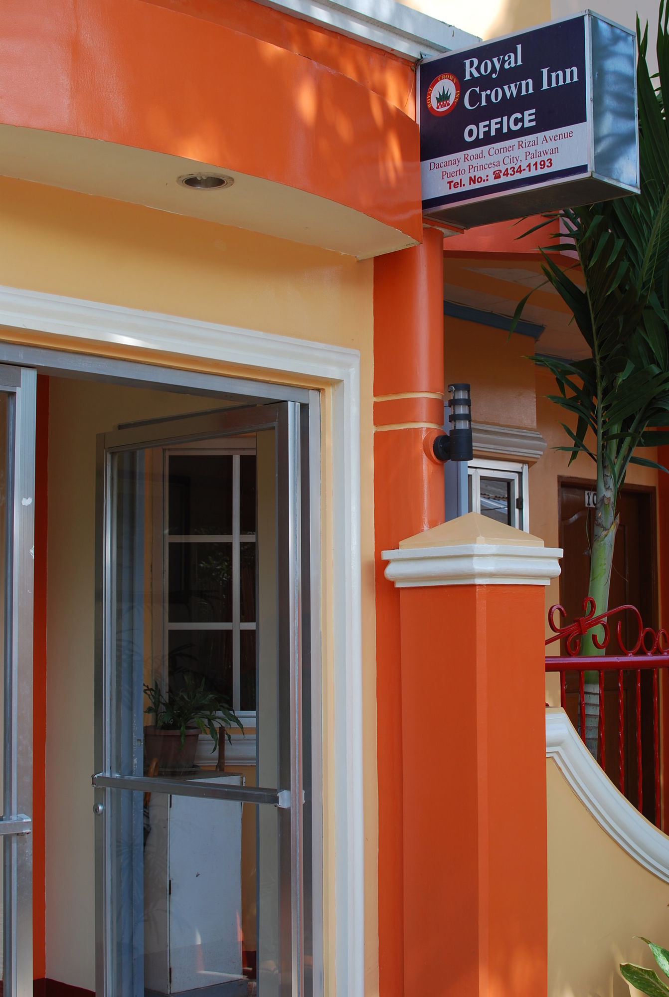 Фото Royal Crown Inn