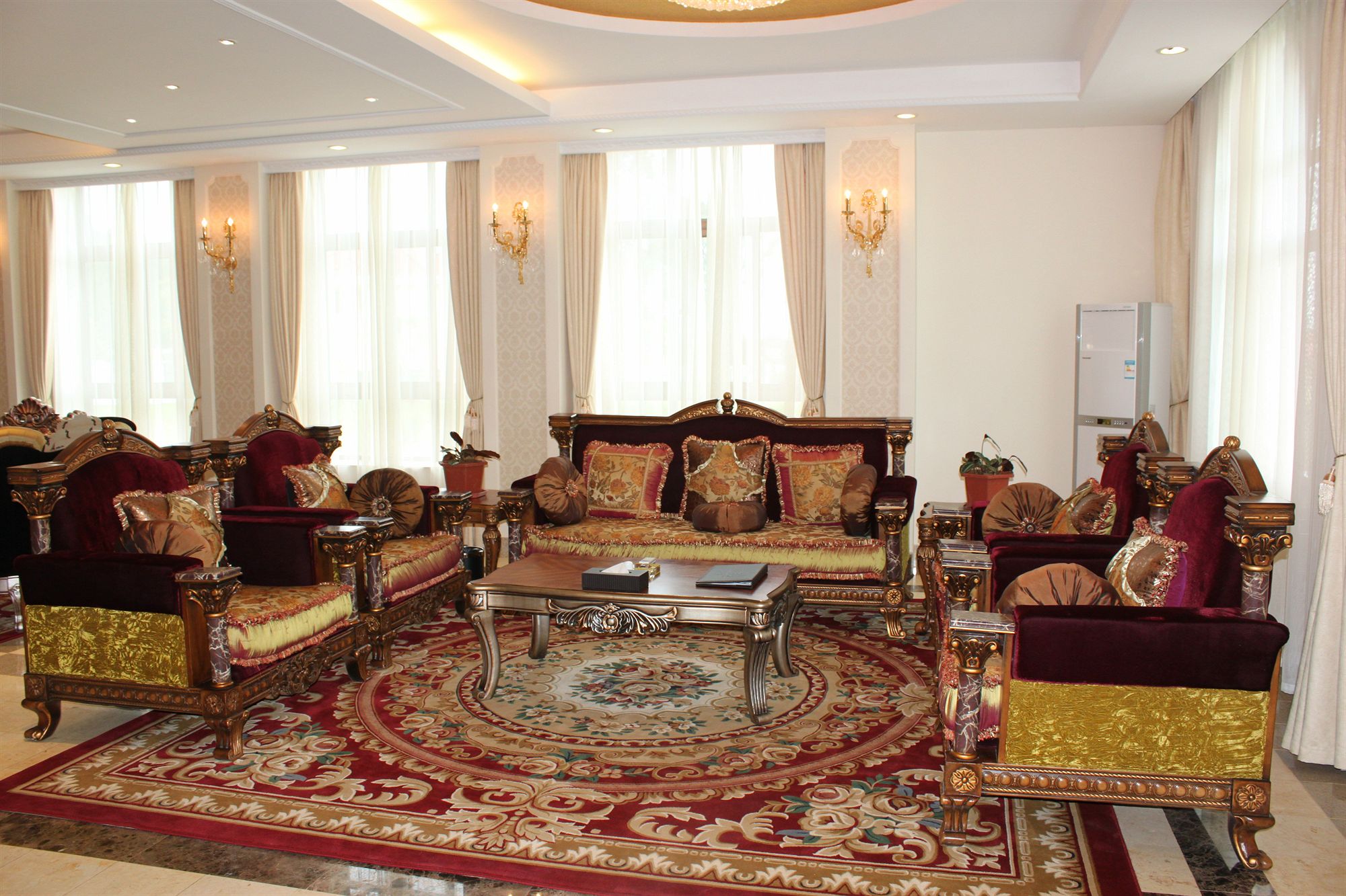 Фото Madagascar Golden Peacock Hotel