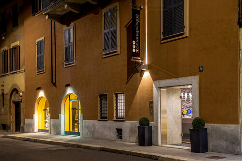 Гостиница Montenapoleone Suites в Милане