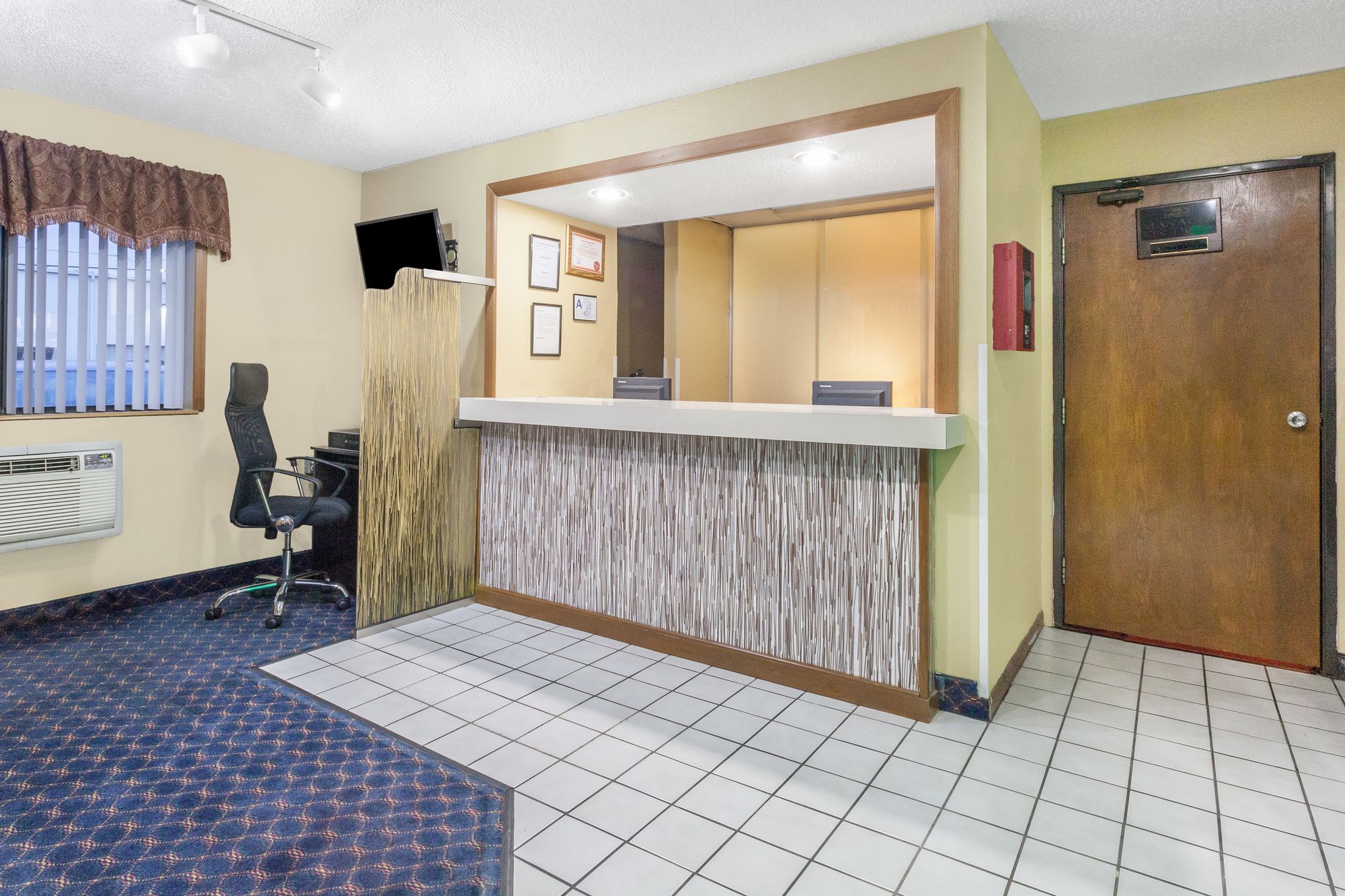 Фото Magnuson Hotel Fort Wayne North – Coliseum