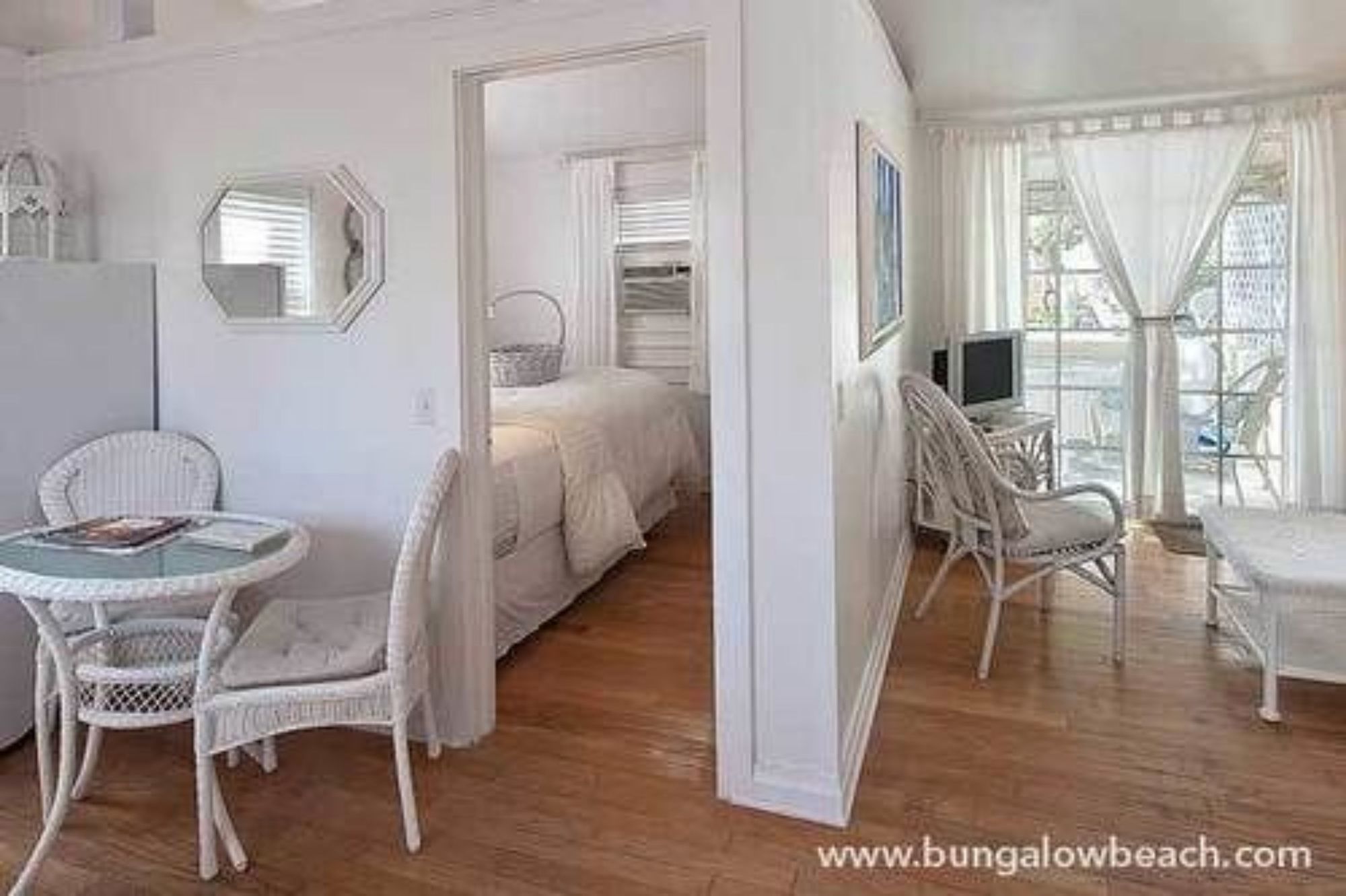 Фото Bungalow Beach Resort