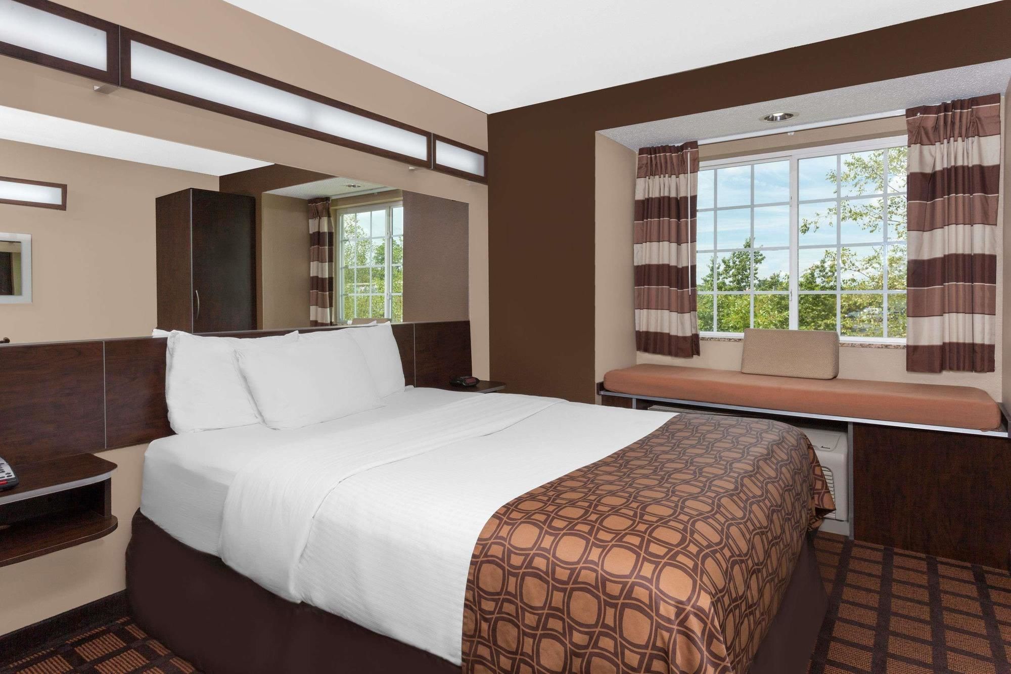 Фото Microtel Inn & Suites by Wyndham Columbia/At Fort Jackson