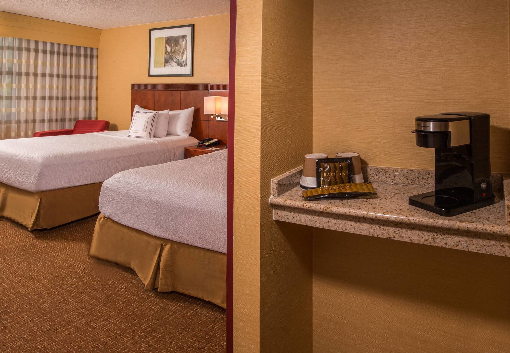 Фото Courtyard by Marriott Newark-University of Delaware