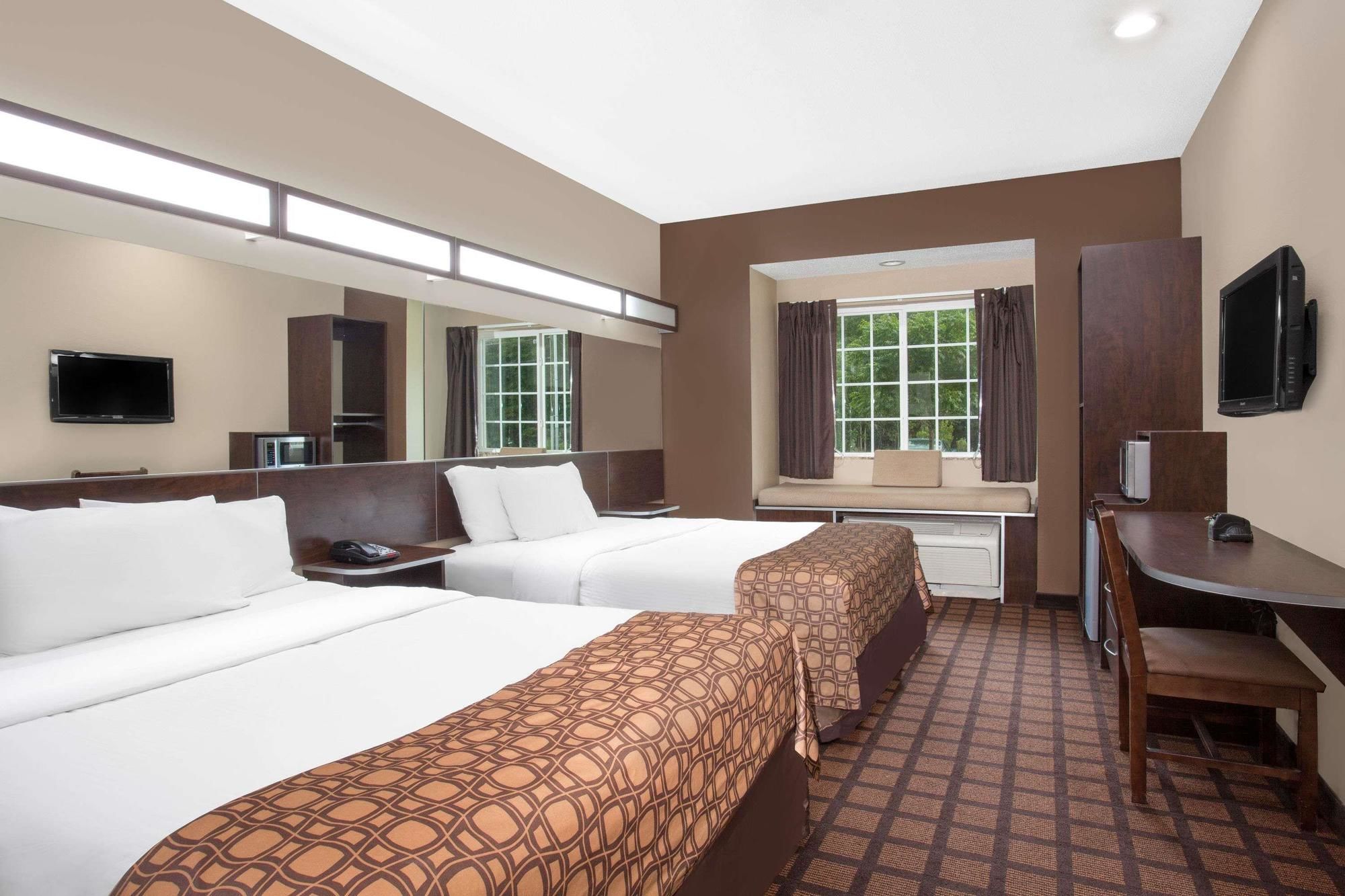 Фото Microtel Inn & Suites by Wyndham Columbia/At Fort Jackson