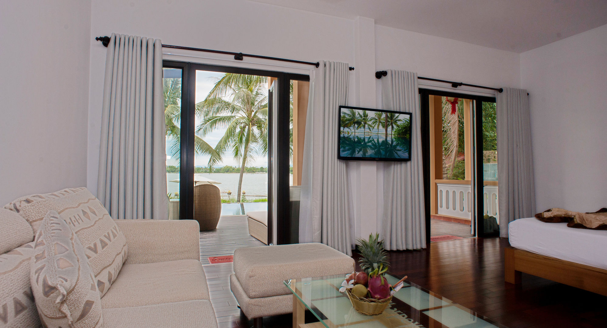 Фото Vinh Hung Riverside Resort & SPA