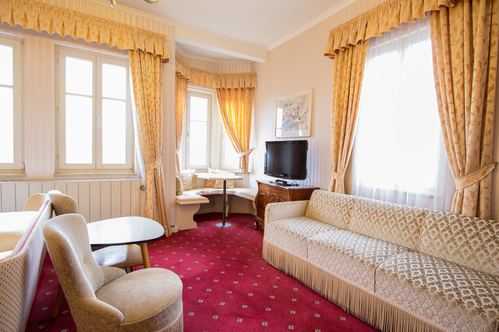 Фото Hotel Goldener Hirsch