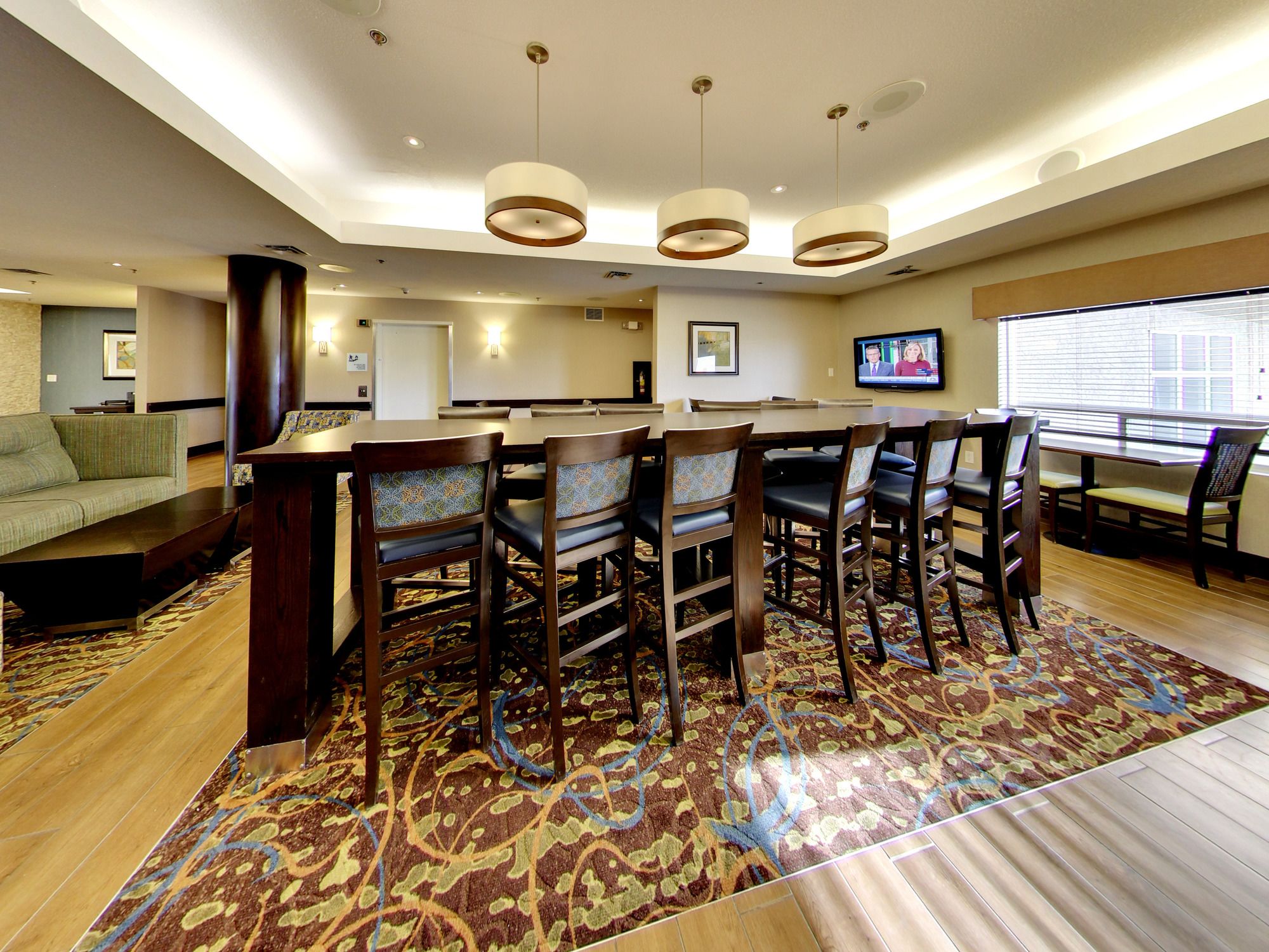 Фото Holiday Inn Express Edmonton-International Airport