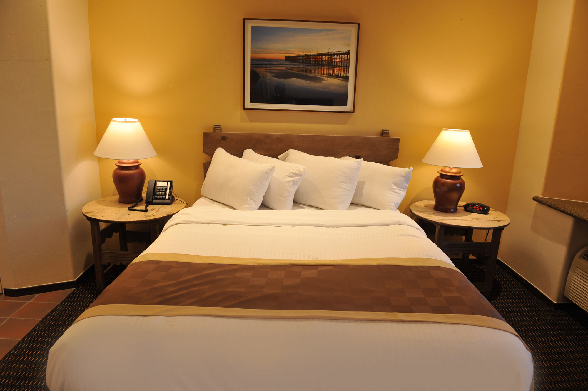 Фото Clocktower Inn Ventura