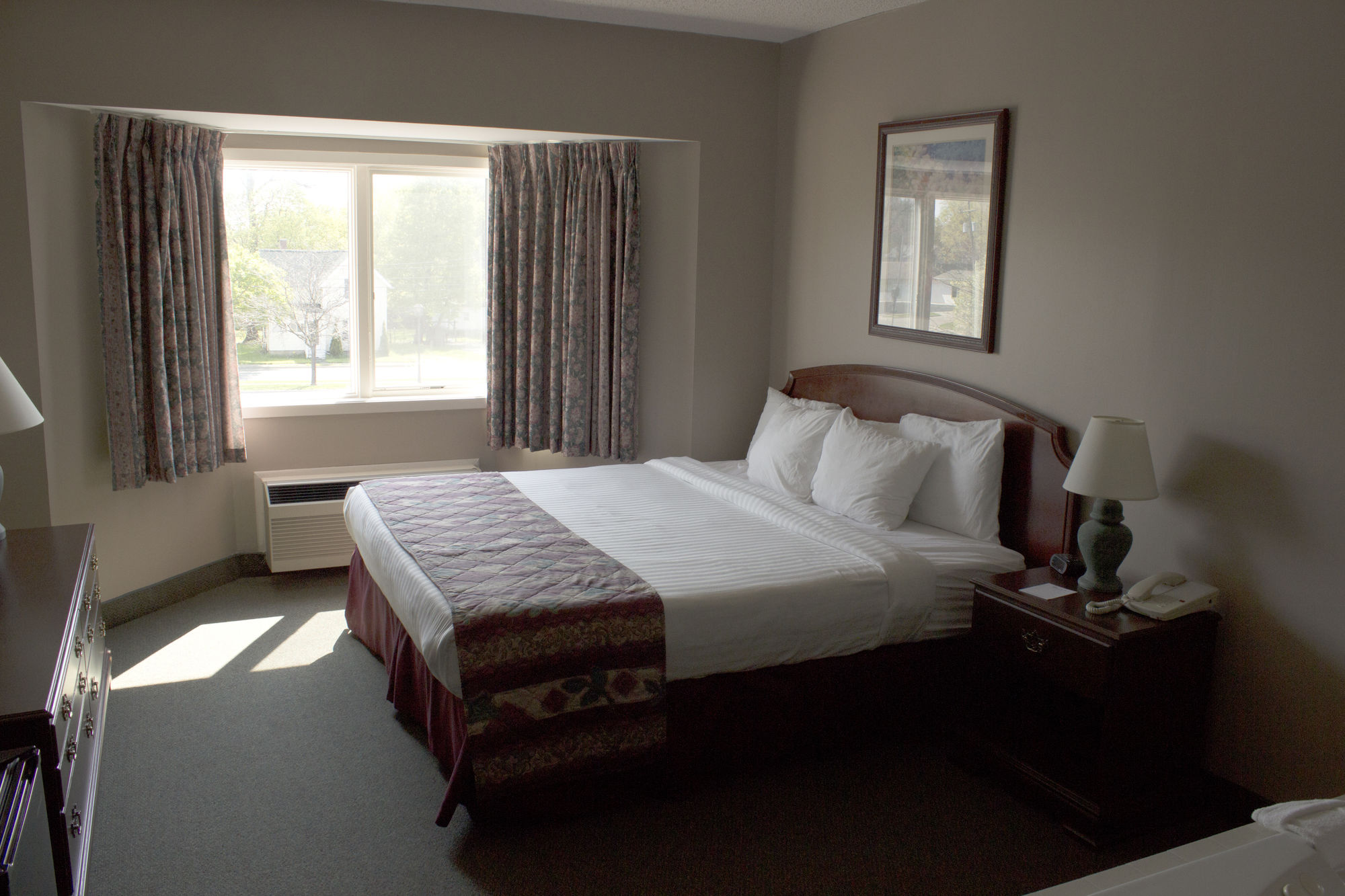 Фото Comstock Inn and Conference Center