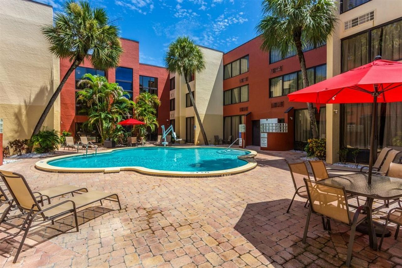 Фото Tropical Palms Hotel