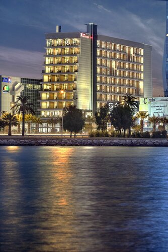 Гостиница Hilton Garden Inn Izmir Bayrakli в Каршияке