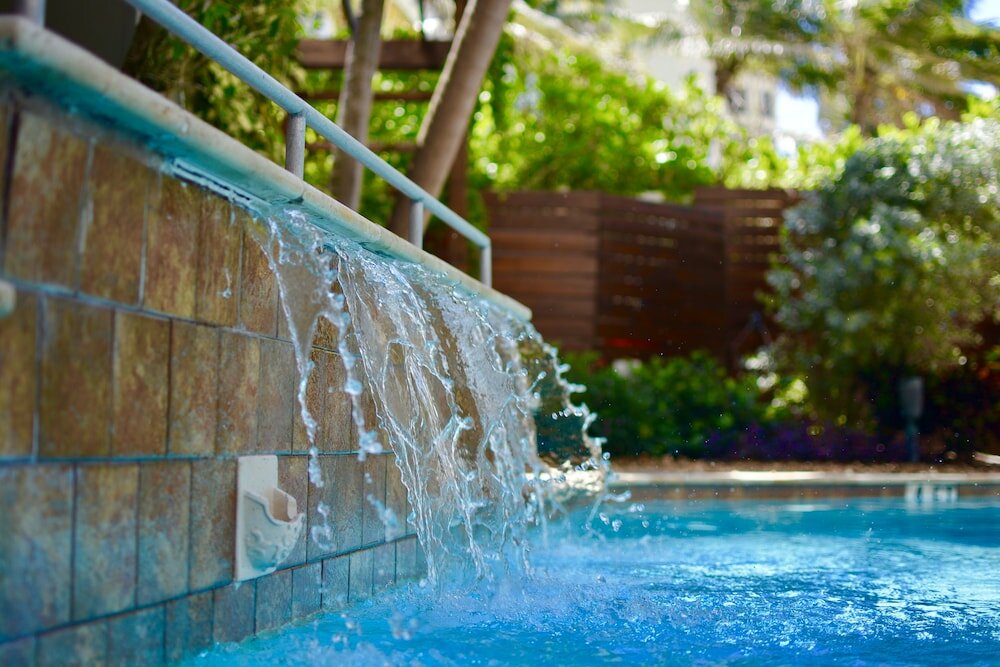 Фото Sun Tower Hotel & Suites on the Beach