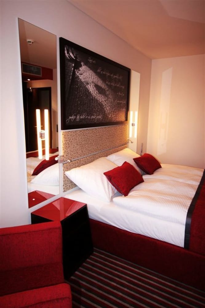 Фото Red and Blue Design Hotel Prague