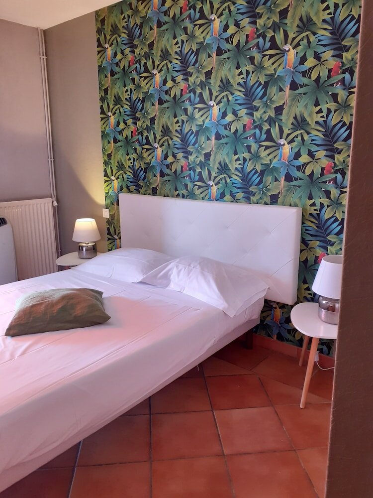 Фото Hotel Athéna