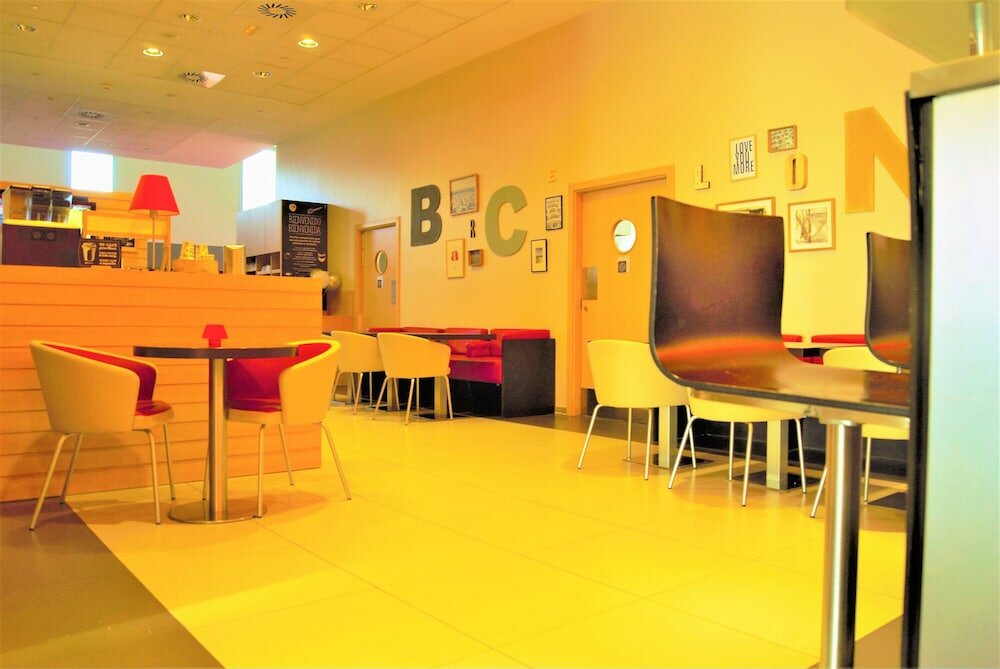 Фото Ibis Barcelona Santa Coloma