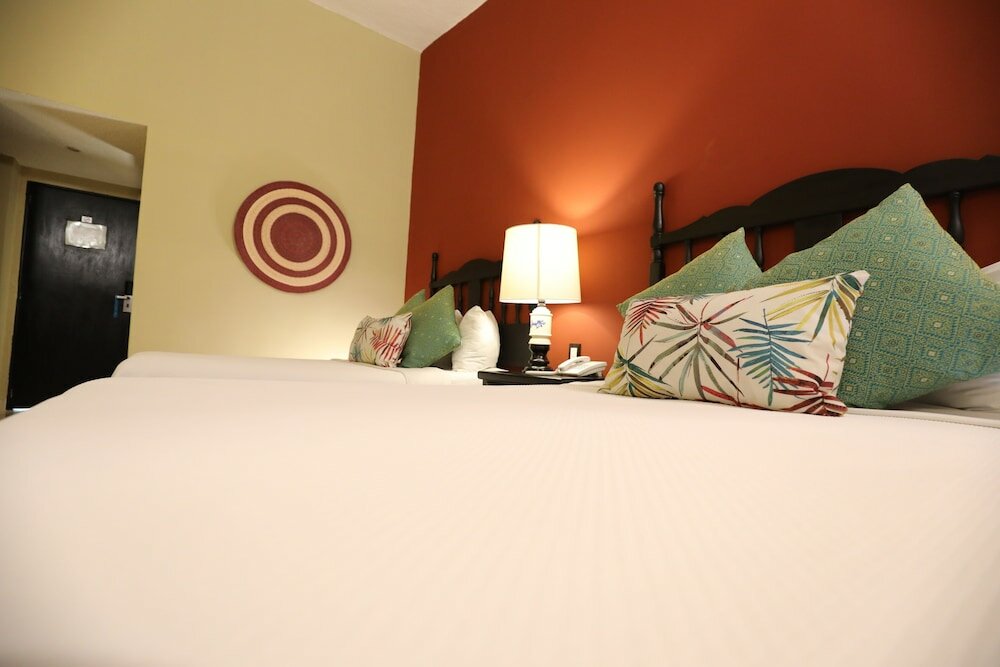 Фото Hotel Montetaxco