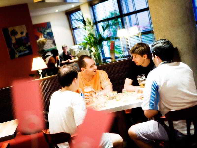 Фото B&b Hotel Rueil Malmaison Gare