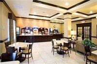 Фото Holiday Inn Express Hotel & Suites Victoria, an Ihg Hotel