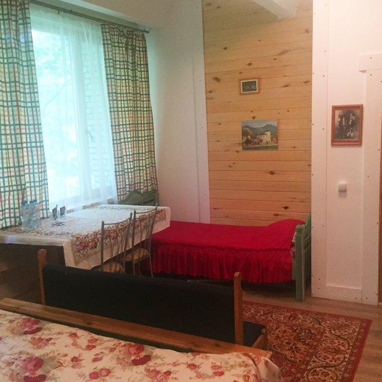 Фото Каморка с Лежанкой у окна