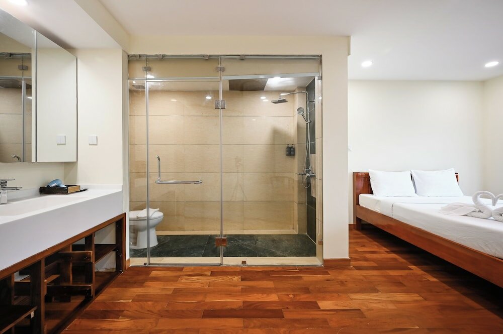 Фото Red Sun Airport Saigon Hotel