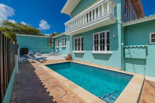 Гостиница Sleeps 12 Spacious Private Pool Great Location в Пальм Бич