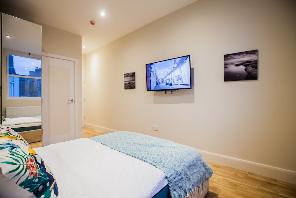 Фото Luxury Fulham 3 bedroom Garden House