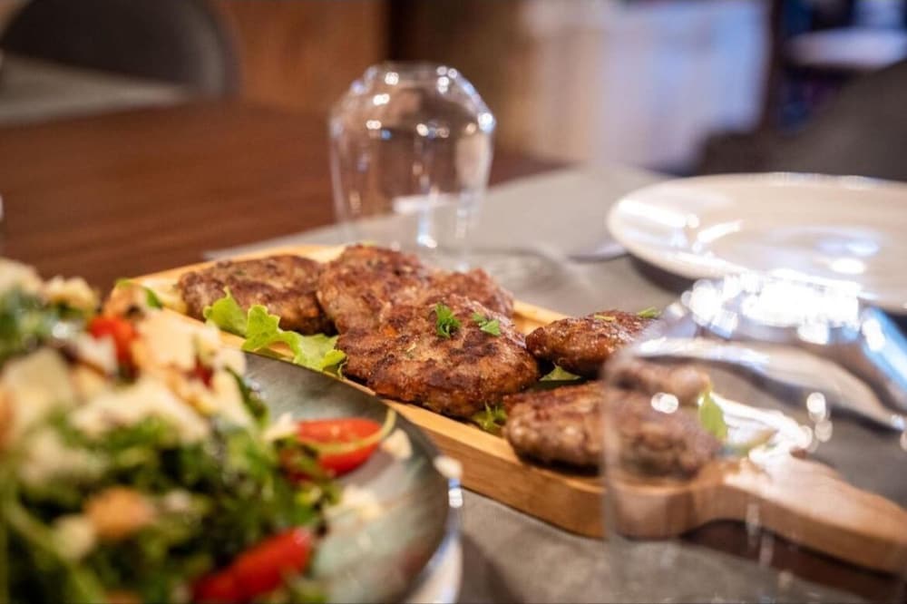 Фото Hotel Kapllani