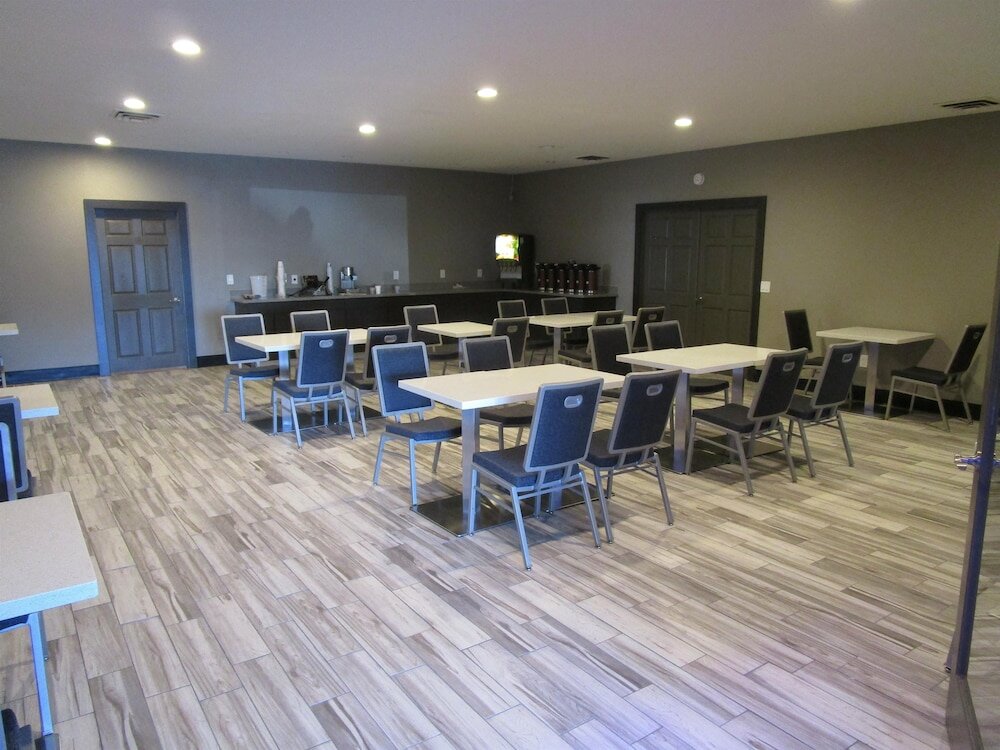 Фото SureStay Plus Hotel by Best Western Point Richmond