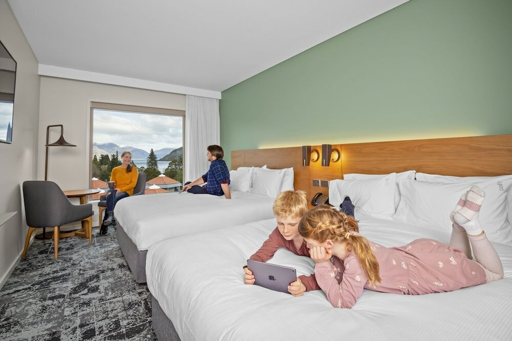 Фото Holiday Inn Express & Suites Queenstown, an Ihg Hotel