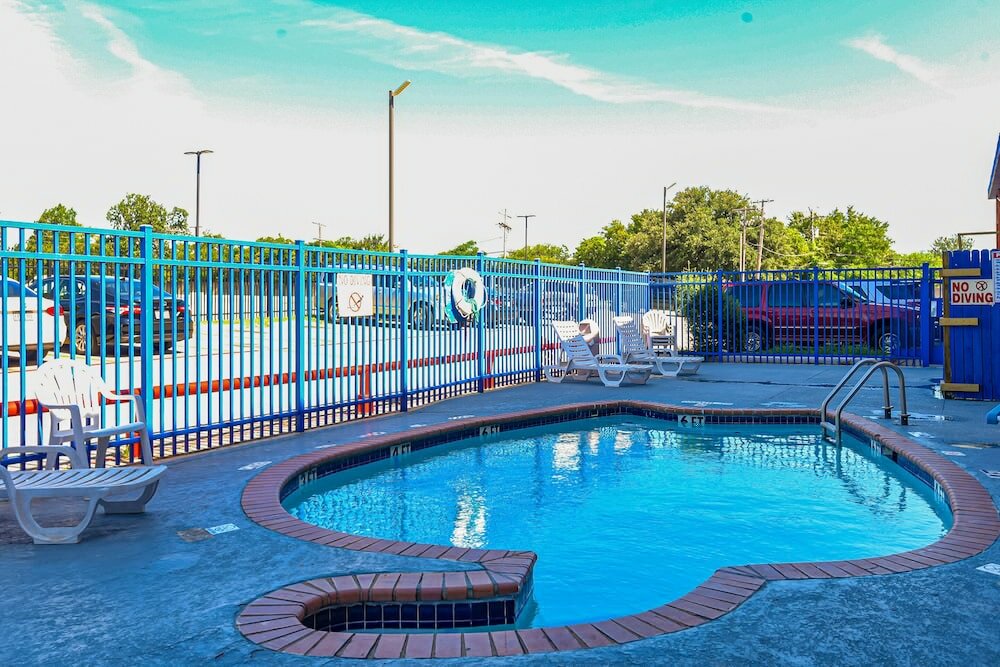 Фото Oyo Hotel Irving Dfw Airport South