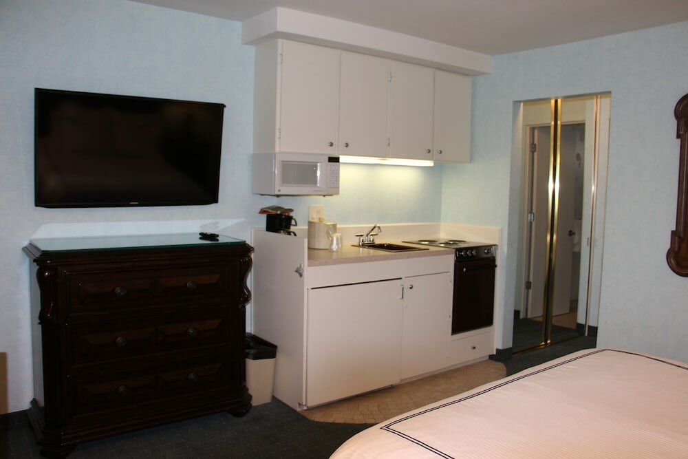 Фото Franciscan Inn & Suites