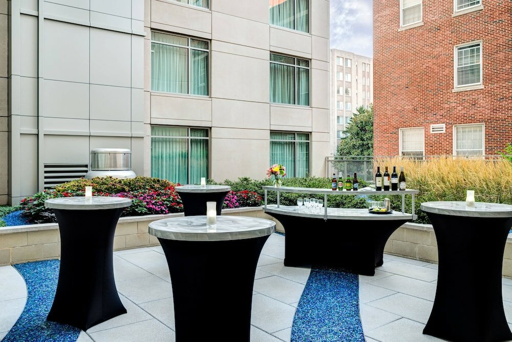 Фото Courtyard by Marriott Washington, DC/Foggy Bottom