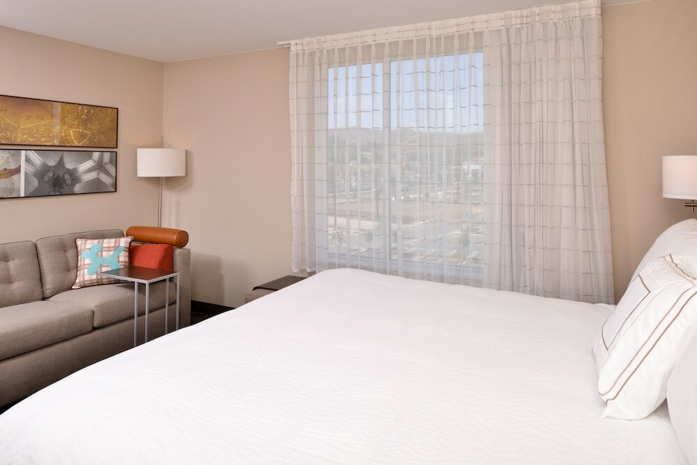 Фото TownePlace Suites by Marriott Ontario Chino Hills